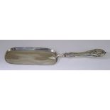 A George V Silver Crumb Scoop, by Walker & Hall, Sheffield 1913, with plain curved blade and