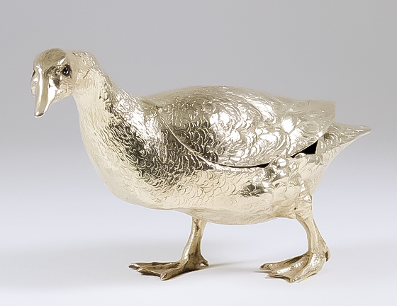 An Early 20th Century Continental Silver "Goose" Pattern Box, with import mark for Berthold