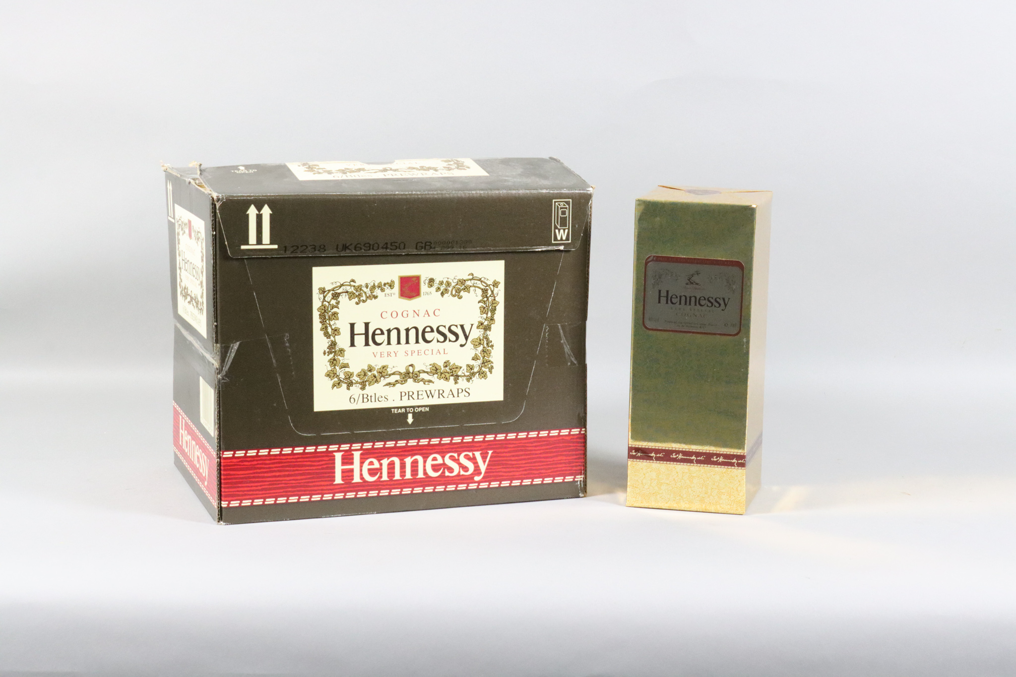 Twelve bottles of Hennessy "Very Special" Cognac, in gift boxes