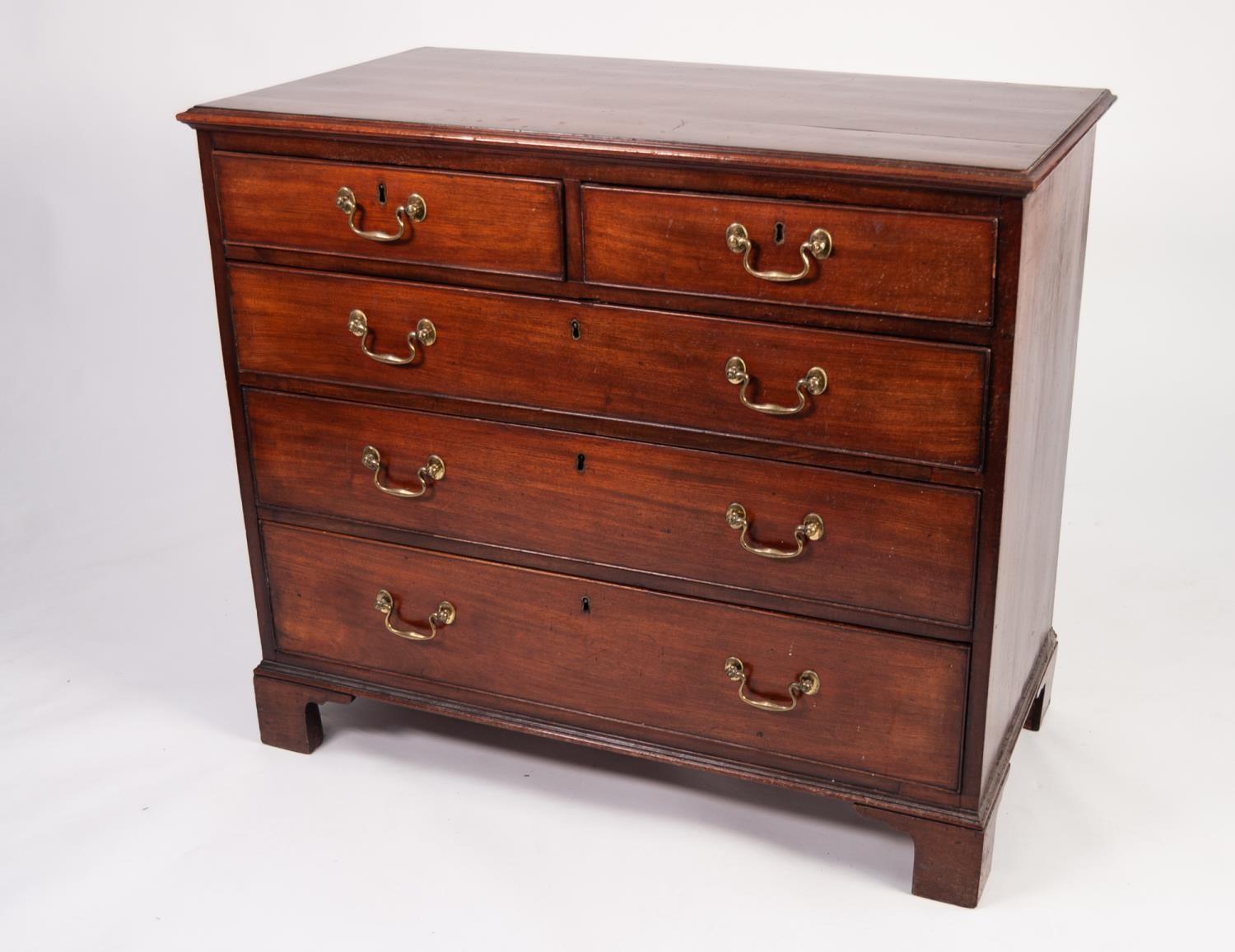 GEORGIAN MAHOGANY SMALL CHEST OF DRAWERS, the crossbanded and moulded oblong top outlined in boxwood