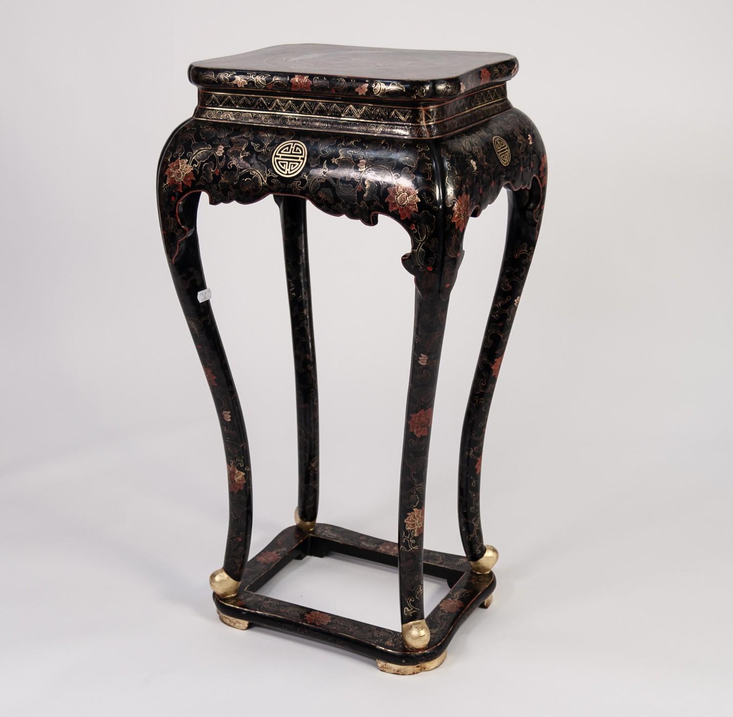 MODERN ORIENTAL BLACK LACQUERED AND POLYCHROME PAINTED TALL JARDINIERE STAND, the shaped oblong