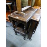 AN OAK PEMBROKE TEA TROLLEY WITH END DRAWERS AND A CIRCULAR COFFEE TABLE (2)