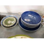 A SET OF FOUR BING AND GRONDAHL SMALL ANNUAL PLATES AND A COPENHAGEN CHRISTMAS PLATE; AN ANTIQUE