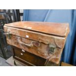 A VINTAGE BROWN LEATHER TRUNK/CASE
