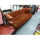 A VICTORIAN UPHOLSTERED SETTEE ON FOUR TURNED AND FLUTED LEGS ENDING IN CERAMIC CASTERS, 63" LONG (