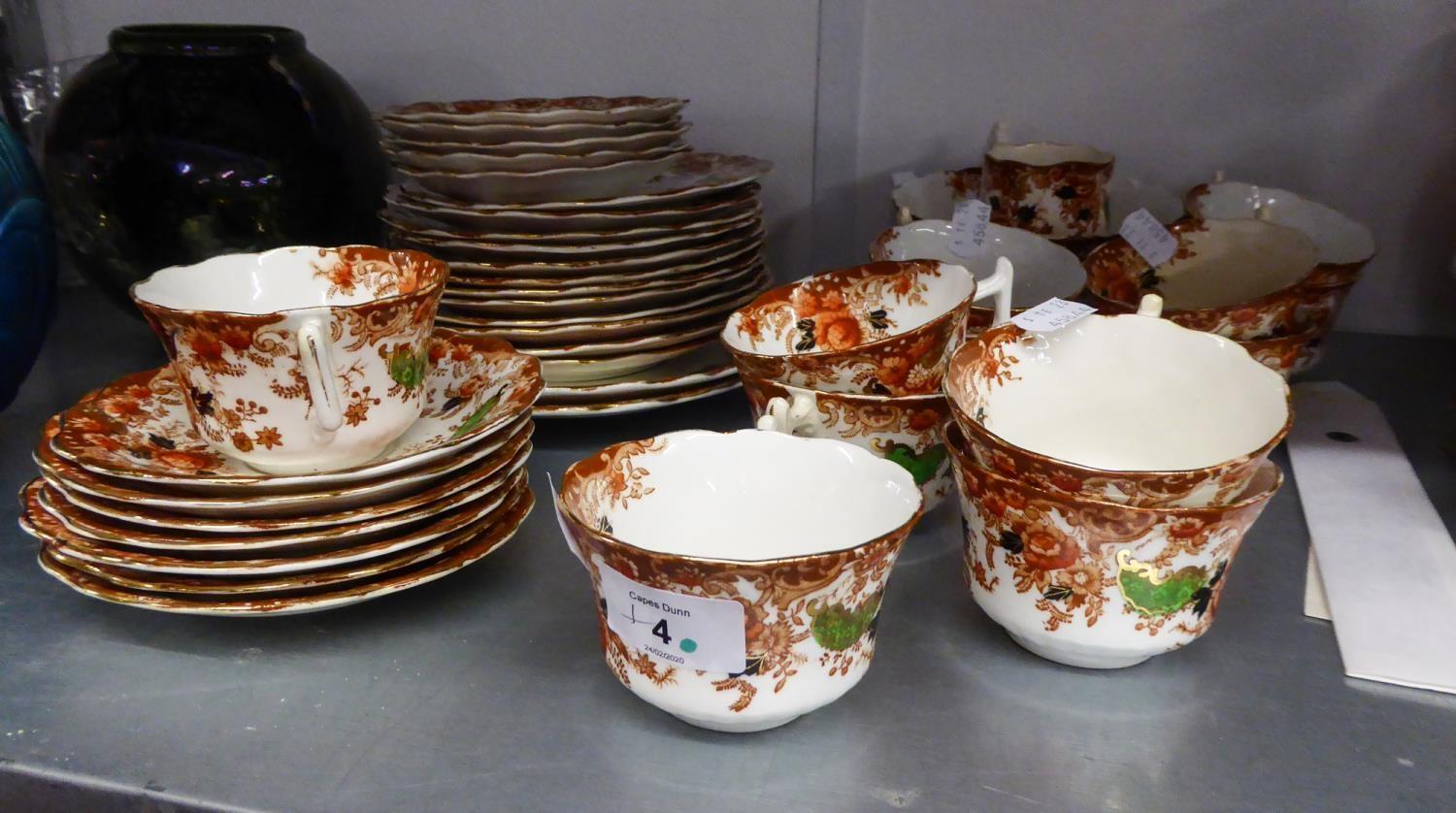 AN EARLY TWENTIETH CENTURY WELLINGTON CHINA LONGTON TEA SERVICE FOR 12 PERSONS, APPROX 40 PIECES