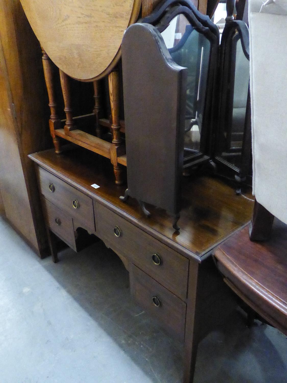 AN EDWARDIAN MAHOGANY INLAID DRESSING TABLE (CUT DOWN) WITH FREE STANDING TRIPTYCH MIRROR