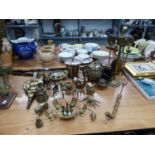 QUANTITY OF EARLY/MID 20TH CENTURY BRASS WARES TO INCLUDE FIRE BELLOWS, ORNAMENTS, FIRE IRONS, TWO