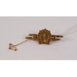 VICTORIAN 9ct GOLD DOUBLE BAR BROOCH with horseshoe pattern centre Birmingham 1892 and the safety