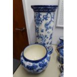A CIRCA 1900 WEDGWOOD POTTERY 'SWALLOW' PATTERN JARDINIERE ON STAND, 28" (71cm) high