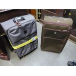 TWO LARGE MODERN CANVAS SUITCASE AND AN ELECTRIC HEATER (2)