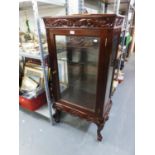 A GOOD QUALITY MAHOGANY REPRODUCTION DISPLAY CABINET, RAISED ON ORNATE CABRIOLE LEGS, 130.5cm high x