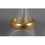 22ct GOLD WEDDING RING, ring size M, 9.5 gms