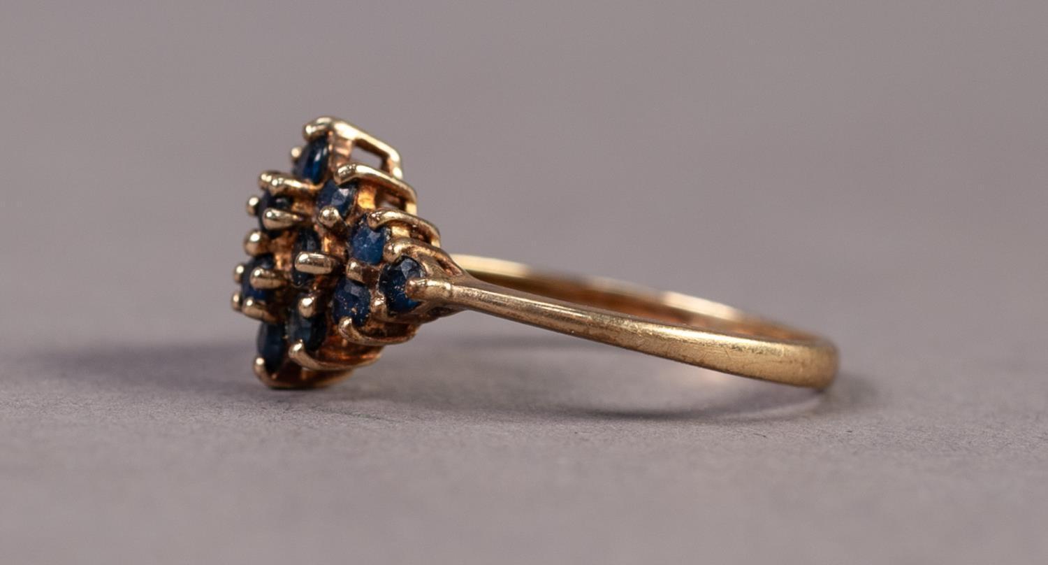 9ct GOLD AND SAPPHIRE RING, the diamond shaped top set with 16 small round sapphires, ring size R/S - Image 4 of 4