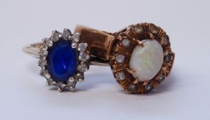 9ct GOLD CLUSTER RING set with a centre oval opal and surround of 10 tiny white stones, ring size