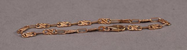 9ct GOLD BRACELET with alternate plain wire links and fancy panel links