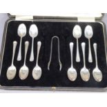 EDWARD VII CASED PART SET OF TEN SILVER, RAT TAIL PATTERN, TEASPOONS AND MATCHING PAIR OF SUGAR