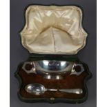 GEORGE V BOXED, PRESENTATION SILVER TWO HANDLED QUAICH AND SPOON BY MAPPIN & WEBB, the plain