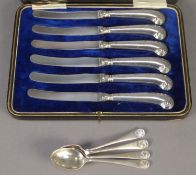 GEORGE V CASED SET OF SIX AFTERNOON TEA KNIVES WITH FILLED SILVER PISTOL GRIP HANDLES, Sheffield