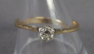 9ct GOLD RING, with a solitaire diamond in a crown and ribbed setting, approximately 0.25ct, ring