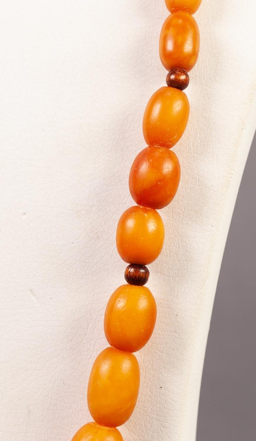 SINGLE STRAND NECKLACE OF BUTTERSCOTCH AMBER GRADUATED OVAL BEADS, with screw clasp, 25" (63.5cm) - Image 4 of 4