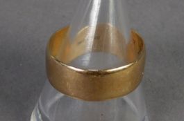 9ct GOLD BROAD WEDDING RING, London 1984, ring size O/P, 3.3 gms