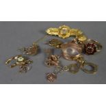 SELECTION OF 9ct GOLD INCLUDING CHARMS, WEDDING RING,GARNET SET RING, BROOCH etc 21.3 gms gross