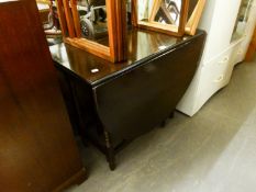 A DARK OAK OVAL GATELEG DINING TABLE, ON BALUSTER SUPPORTS