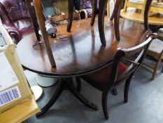 A MAHOGANY REPRODUCTION EXTENDING 'BRIDGECRAFT' DINING TABLE AND FOUR DINING CHAIRS (2+2) (5)