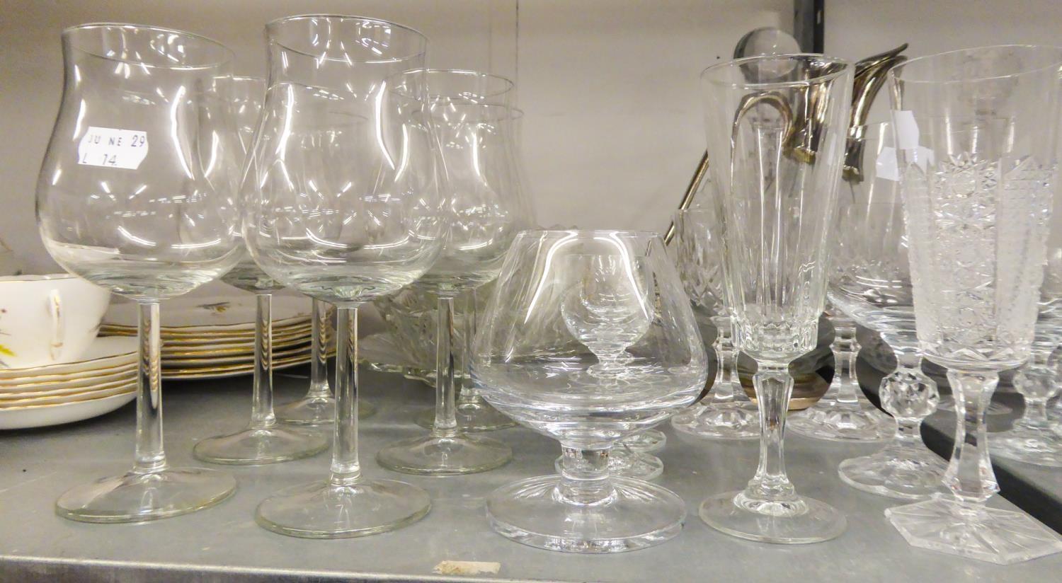 QUANTITY OF CUT AND PLAIN WINE GLASES TO INCLUDE; TWO DECANTERS AND A WINE JUG WITH PLATED HANDLE - Image 3 of 4