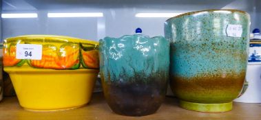 SELECTION OF CERAMICS TO INCLUDE; SPODE TWO HANDLE FLOWER VASE, POOLE POTTERY VASE, PORTMERION,