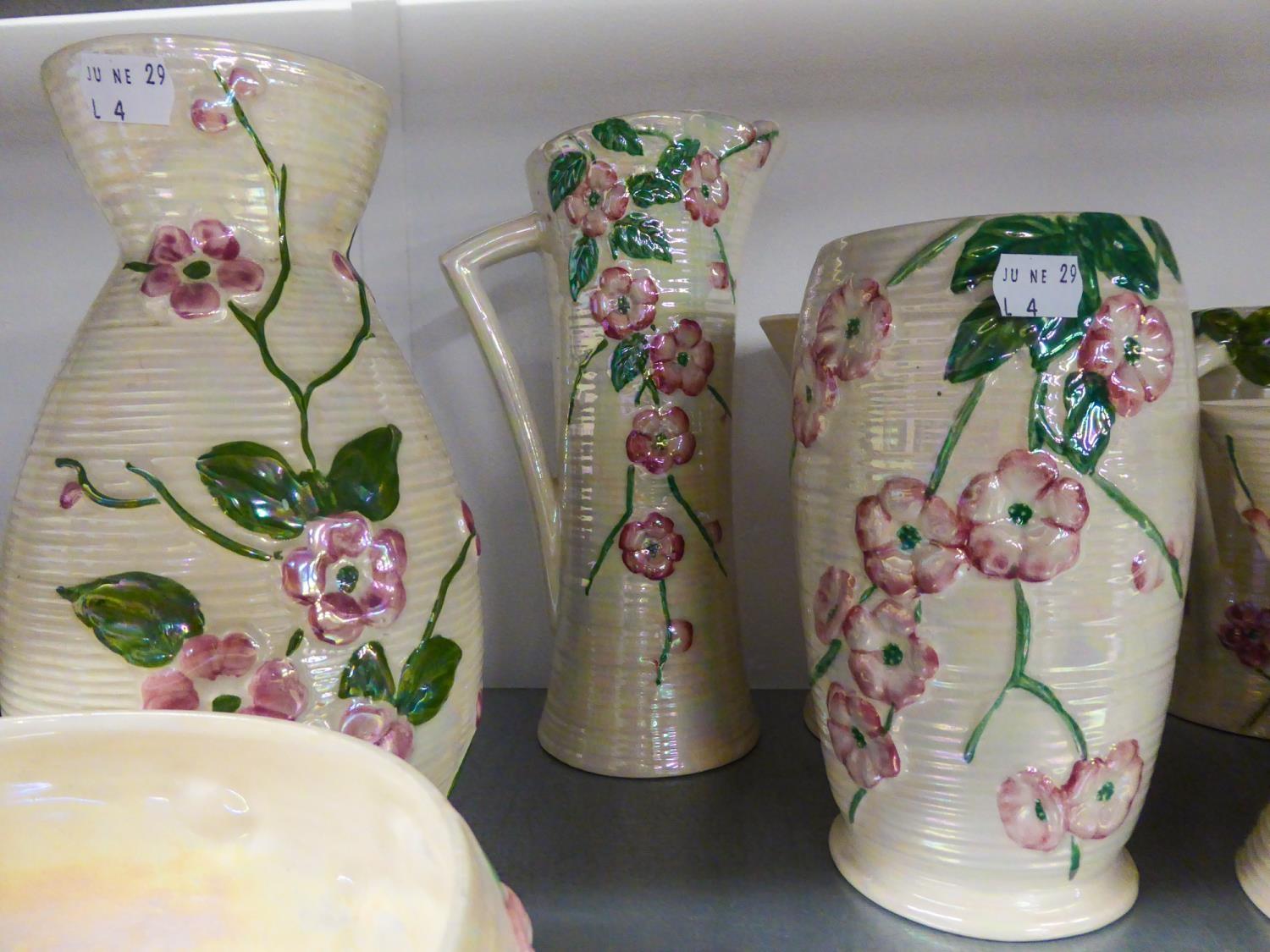 10 PIECES OF C.T. MALING PEARLESCENT GLAZED POTTERY, TO INLCUDE; BOWL, JUG, TEAPOT, VASE ETC.... - Image 3 of 3