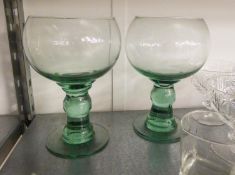 LARGE QUANTITY OF GLASSWARE'S INCLUDING; ETCHED DRINKING GLASSES, DRINKING GLASSES, SUNDAE DISHES,