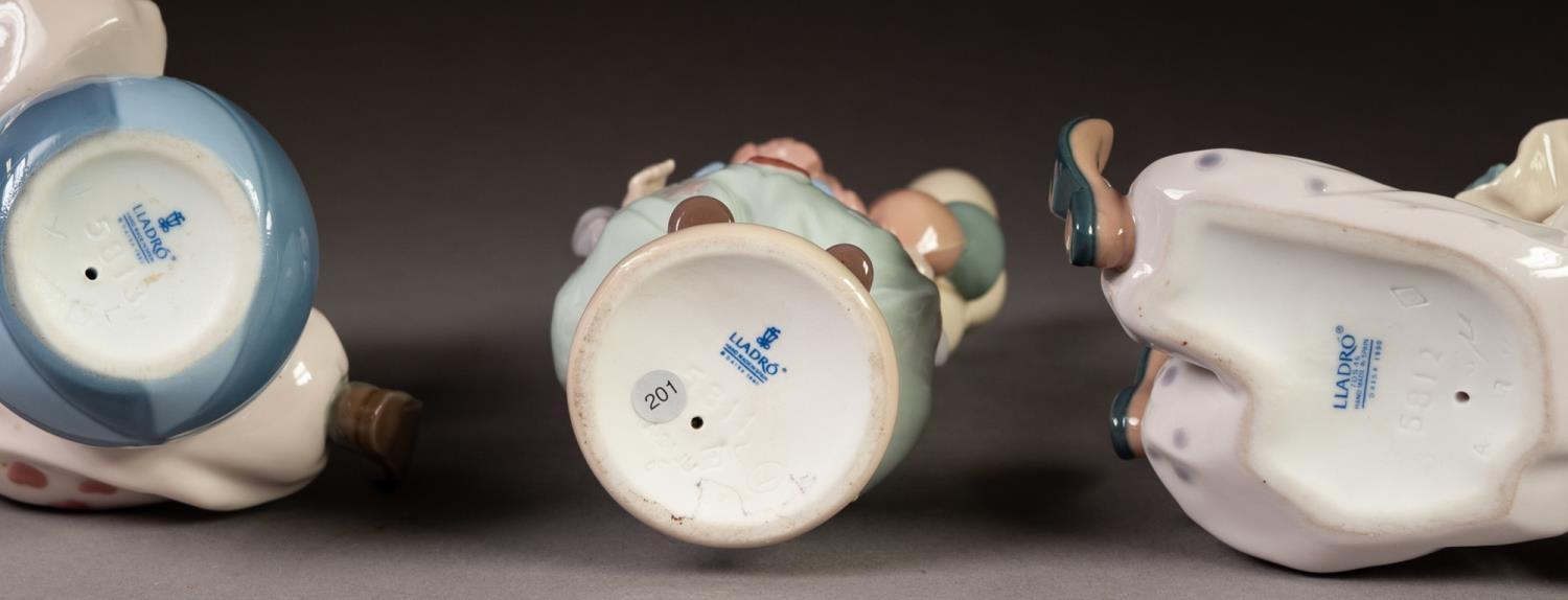 THREE LLADRO PORCELAIN FIGURES OF CLOWNS, one modelled lying down, another standing, holding - Image 3 of 3