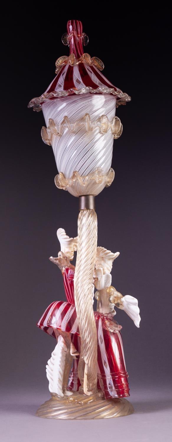 MURANO LATTICINO GLASS FIGURAL ELECTRIC TABLE LAMP, the domed base surmounted by an elegant couple - Image 3 of 3