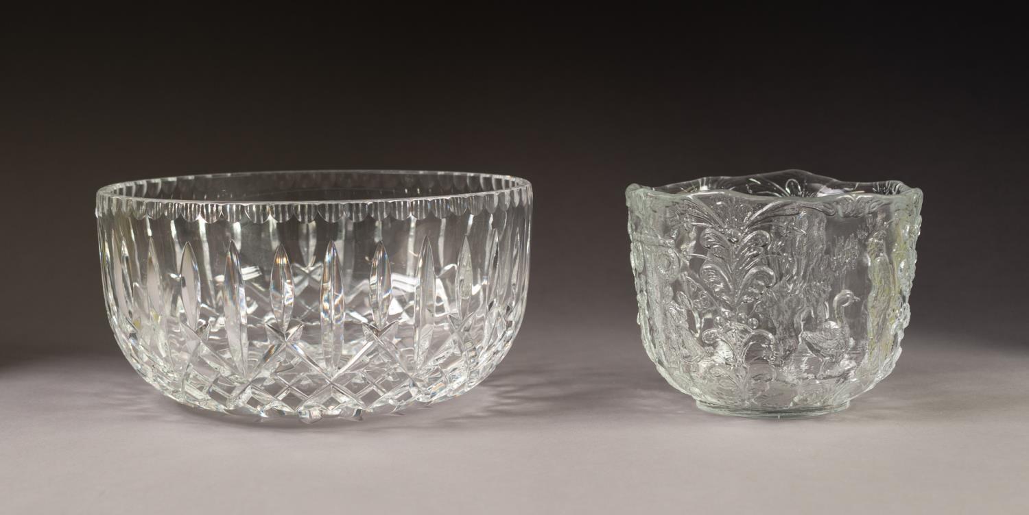 EDINBURGH CRYSTAL FRUIT BOWL, of steep sided form, 4 ¼? (10.8cm) high, 8 ¼? (21cm) diameter,