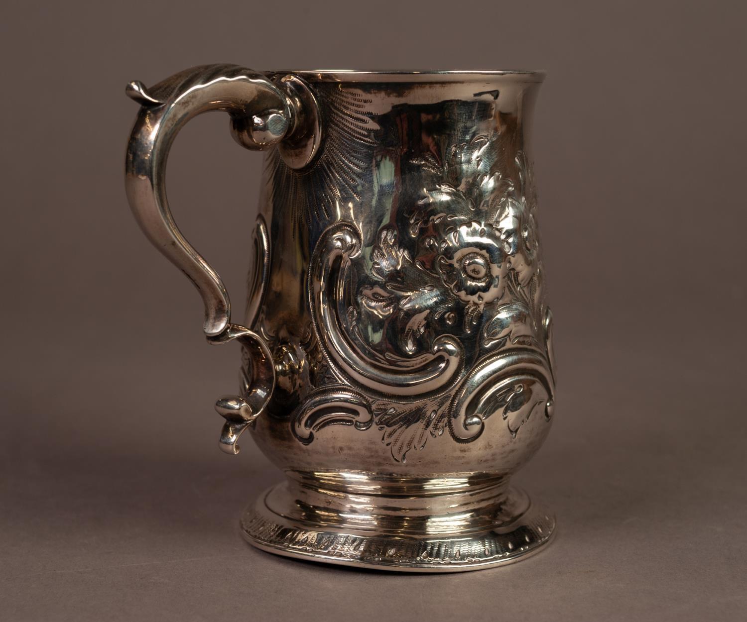 GEORGE III SILVER TANKARD BY SAMUEL GODBEHERE & EDWARD WIGAN, of slightly waisted, footed form - Image 3 of 4