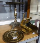 A BRASS PEDESTAL TRIVET STAND, A TRENCH ART COAL SCUTTLE AND A BRASS COMMEMORATIVE PLAQUE (3)