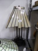 AN ART DECO STYLE BRONZE THREE COLUMN TABLE LAMP WITH OBLONG BASE AND THE LEADED AND MARBLED