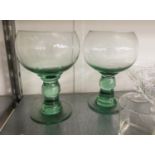 LARGE QUANTITY OF GLASSWARE'S INCLUDING; ETCHED DRINKING GLASSES, DRINKING GLASSES, SUNDAE DISHES,