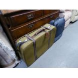 A MATCHING SET OF THREE SUITCASES AND ANOTHER SUITCASE (4)