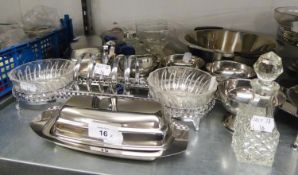 A PAIR OF ELECTROPLATE FISH SERVERS AND TART SERVER, TWO LATE VICTORIAN POTTERY FRUIT BOWLS, AN 'OLD