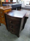 WILLIS AND GAMBIER, HEPPLEWHITE STYLE MAHOGANY BOW FRONTED SMALL CHEST, WITH A BRUSHING SLIDE OVER