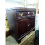 A MAHOGANY DWARF CUPBOARD WITH ONE LONG DRAWER OVER A PAIR OF FRAMED PANEL DOORS, ON  BRACKET