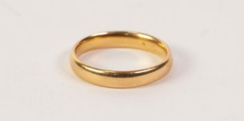 a 22ct GOLD WEDDING RING, 4.9gms