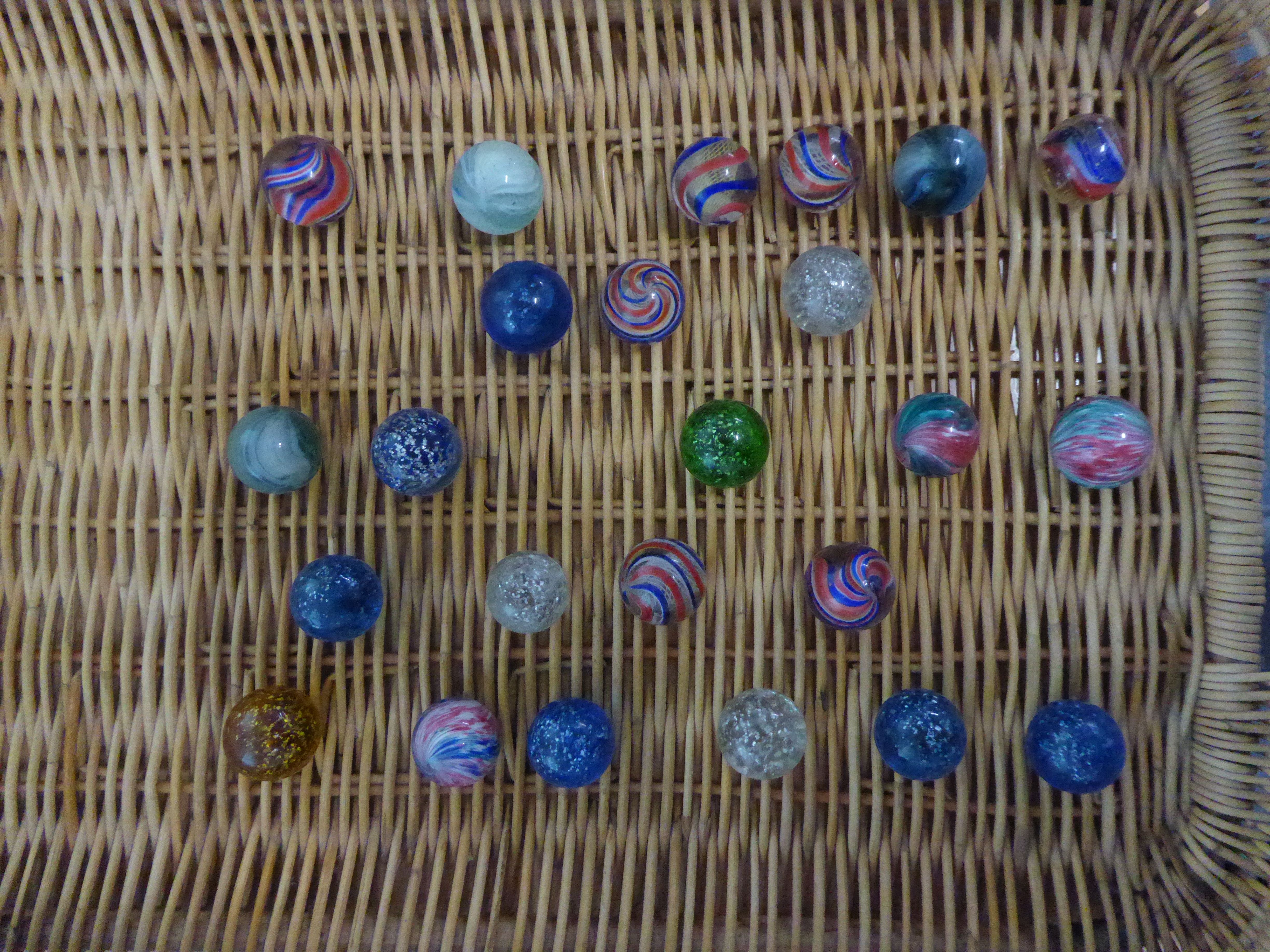 APPROXIMATELY 40 LARGER SIXE PRE-WAR MARBLES with coloured swirl or silver glitter inclusions IN A - Image 2 of 8