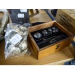 A BOXED SET OF JEWELLERS WEIGHTS AND SET OF ROYAL ENGINEERS 'ER' BUTTONS