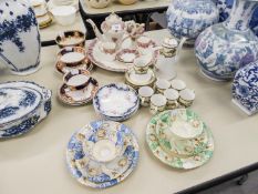 VARIOUS ITEMS OF CHINA TO INCLUDE; FOUR ANTIQUE WEDGWOOD 'PEARL' SAUCERS, TWO BAVARIA TRIO SETS, A