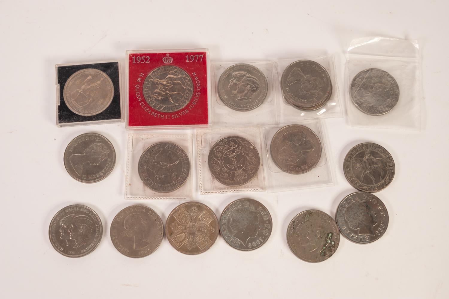 SEVENTEEN VARIOUS ELIZABETH II SILVER JUBILEE AND OTHER CROWNS (17)