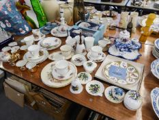 FOUR NINETEENTH CENTURY PIECES OF WEDGWOOD PALE DIPPED JASPERWARE SPRIGGED IN WHITE WITH CLASSICAL